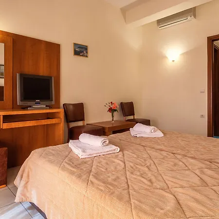 Aeolos 4* Σκόπελος